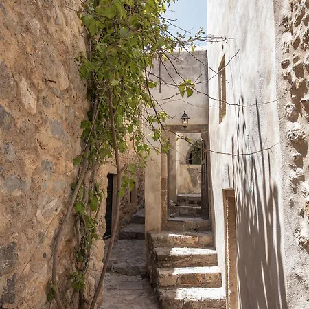 Goulas Traditional 3*