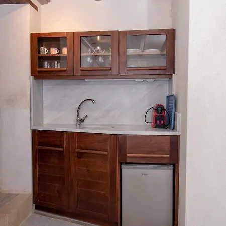 Goulas Traditional بيت ضيافة