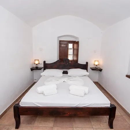 Goulas Traditional 3*