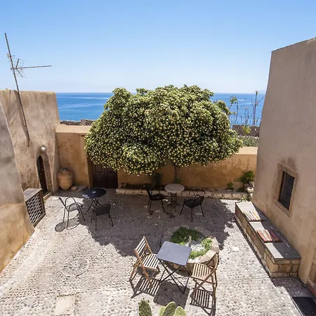 Goulas Traditional 3*