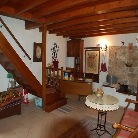 Goulas Traditional 2* Monemvasía