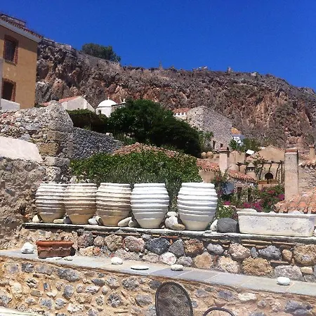 Goulas Traditional 2*