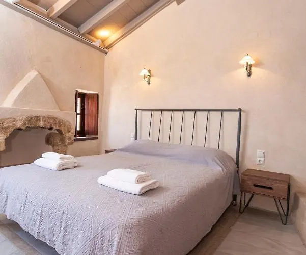 Goulas Traditional 3* Monemvasía