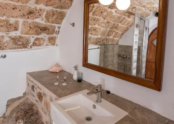 Goulas Traditional 3* Monemvasía